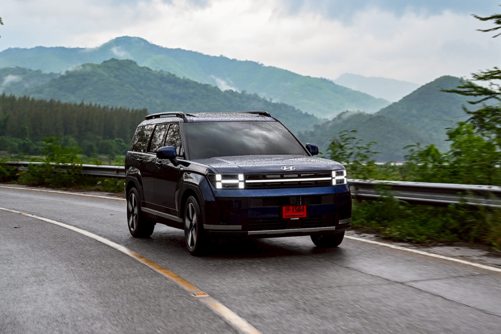 แค่เพิ่ม AWD ทำไมถึงน่าขับขึ้น? รู้จักระบบ HTRAC ใน Hyundai all-new SANTA FE Hybrid with HTRAC All-Wheel Drive รุ่น Inspiration