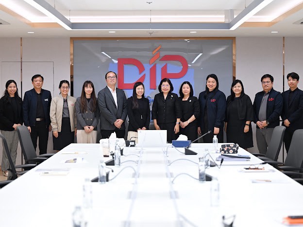 “กรมทรัพย์สินทางปัญญา” หารือผู้แทนบริษัทกระทิงแดงเดินหน้าปกป้องแบรนด์ไทยจากการถูกละเมิดทรัพย์สินทางปัญญาในต่างประเทศ
