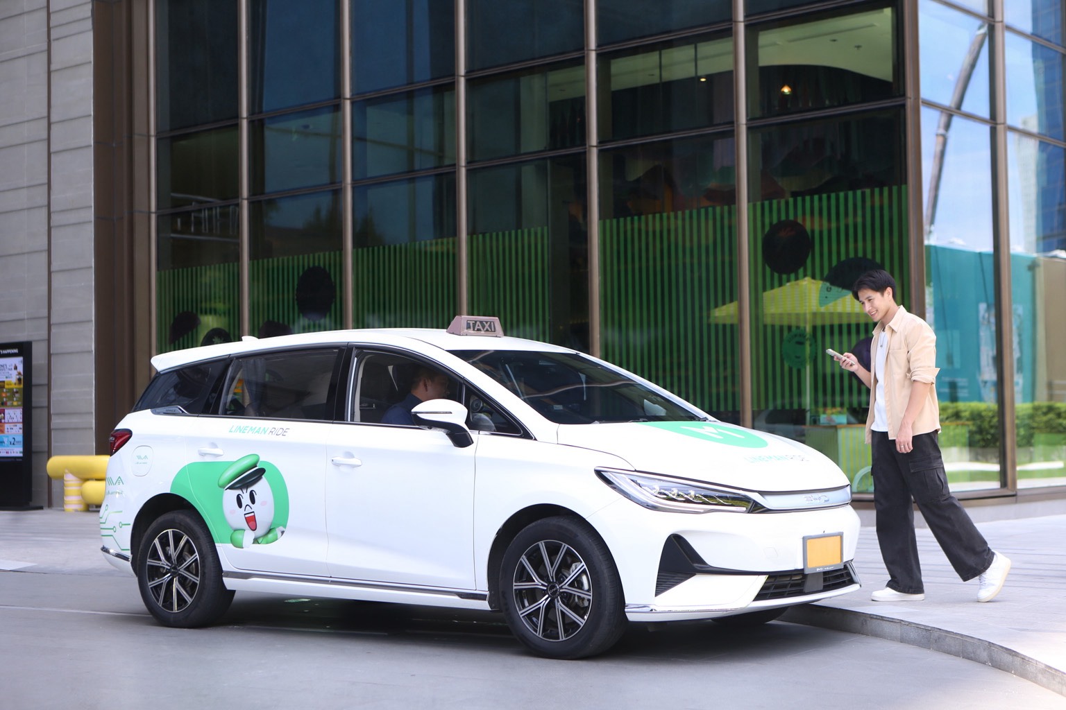 “LINE MAN RIDE” เร่งขยายรถ EV ยกระดับรายได้-ลดต้นทุนคนขับกว่า 60% พร้อมทดลองบริการเรียกรถ EV โดยเฉพาะ ผ่านฟีเจอร์ใหม่ “Comfort”
