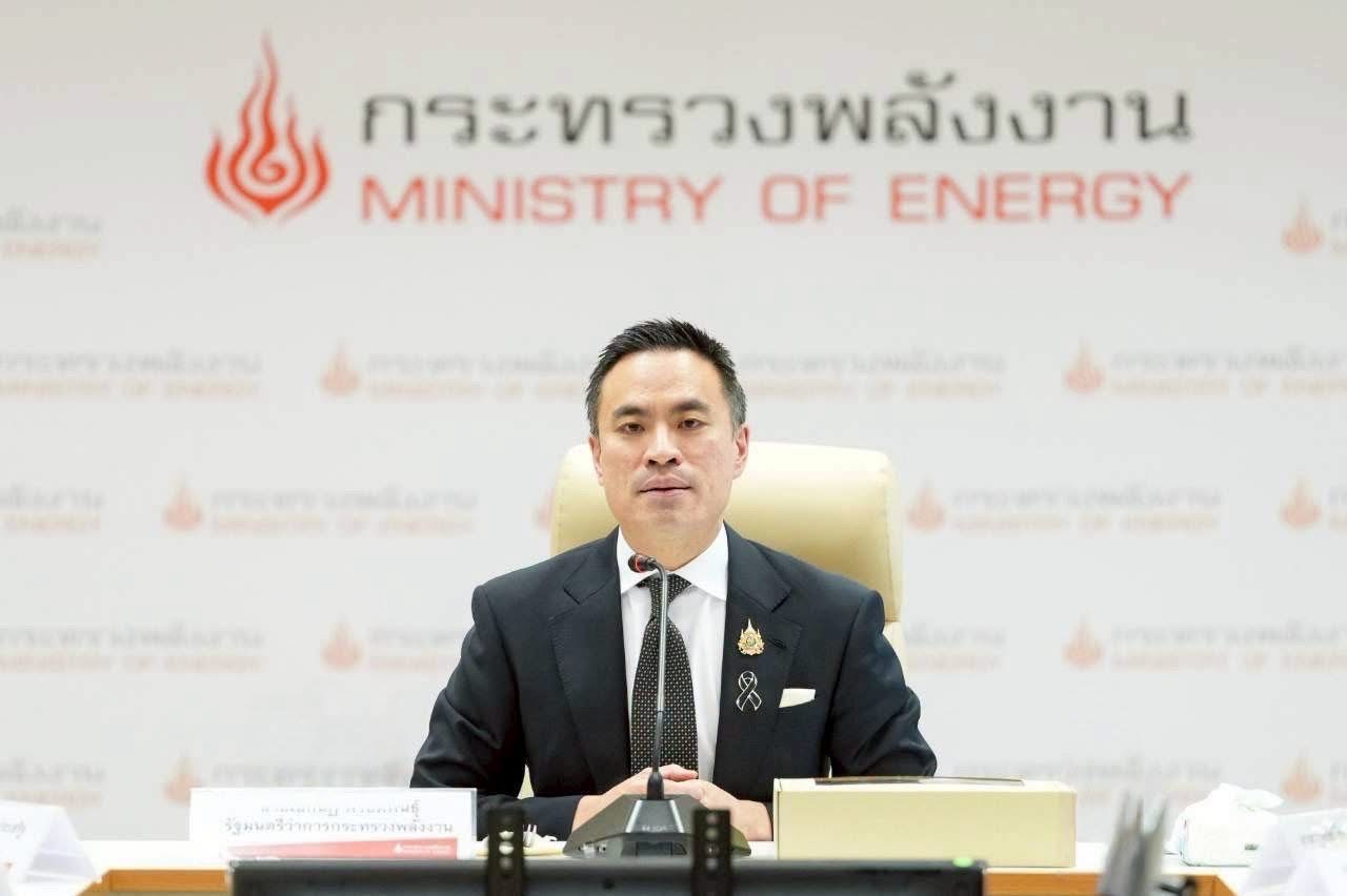 “กบง.” เห็นชอบ นำผลประโยชน์ส่วนเกินโรงกลั่น ลดราคา ณ โรงกลั่นน้ำมันดีเซล 2.40 บาทต่อลิตร ตั้งแต่วันที่ 24 กรกฎาคม ถึงวันที่ 15 สิงหาคม 2569 เพื่อบรรเทาภาระประชาชน