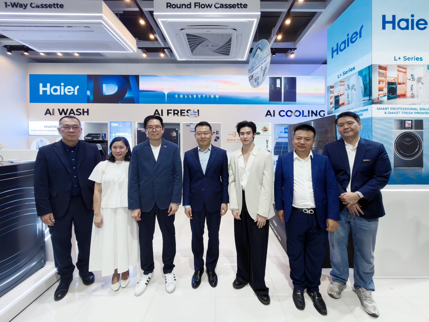 งานแน่นไม่หวั่น! “พีค ภีมพล” เผยโมเมนต์พักผ่อนสุดแฮปปี้ ในงานเปิดตัว “Haier Brand Zone” และ “Haier Laundry Center” สาขาแรก ที่ “โฮมโปร แฟชั่น ไอส์แลนด์”