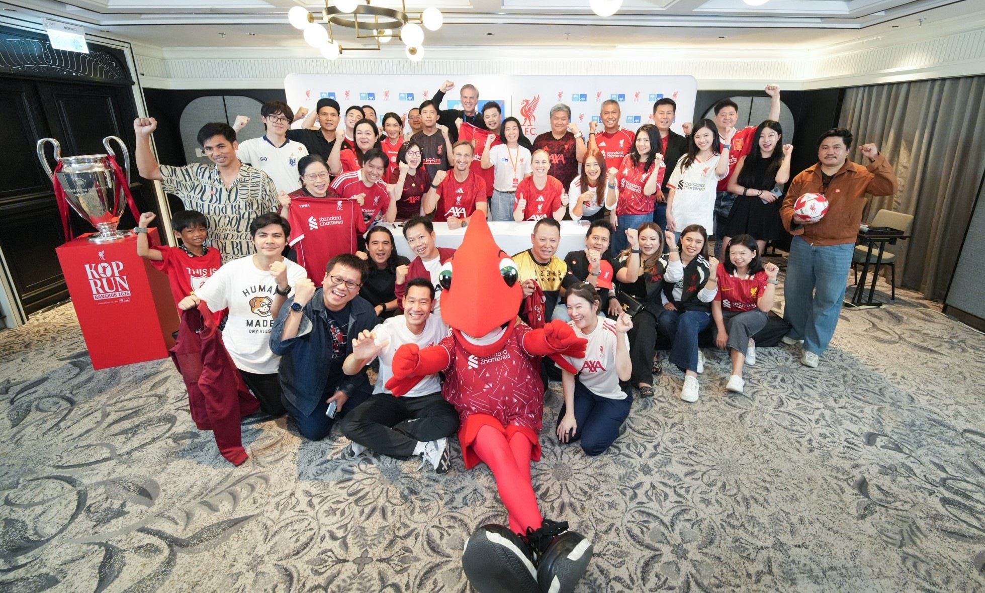 “กรุงไทย–แอกซ่า ประกันชีวิต” จัดกิจกรรมสุดเอ็กซ์คลูซีฟ “LFC Legends Meet and Greet” ให้ลูกค้าแฟนบอลลิเวอร์พูลกระทบไหล่ 2 ตำนานนักเตะ “ซามี ฮูเปีย และ นาตาชา ดาวี” อย่างใกล้ชิด