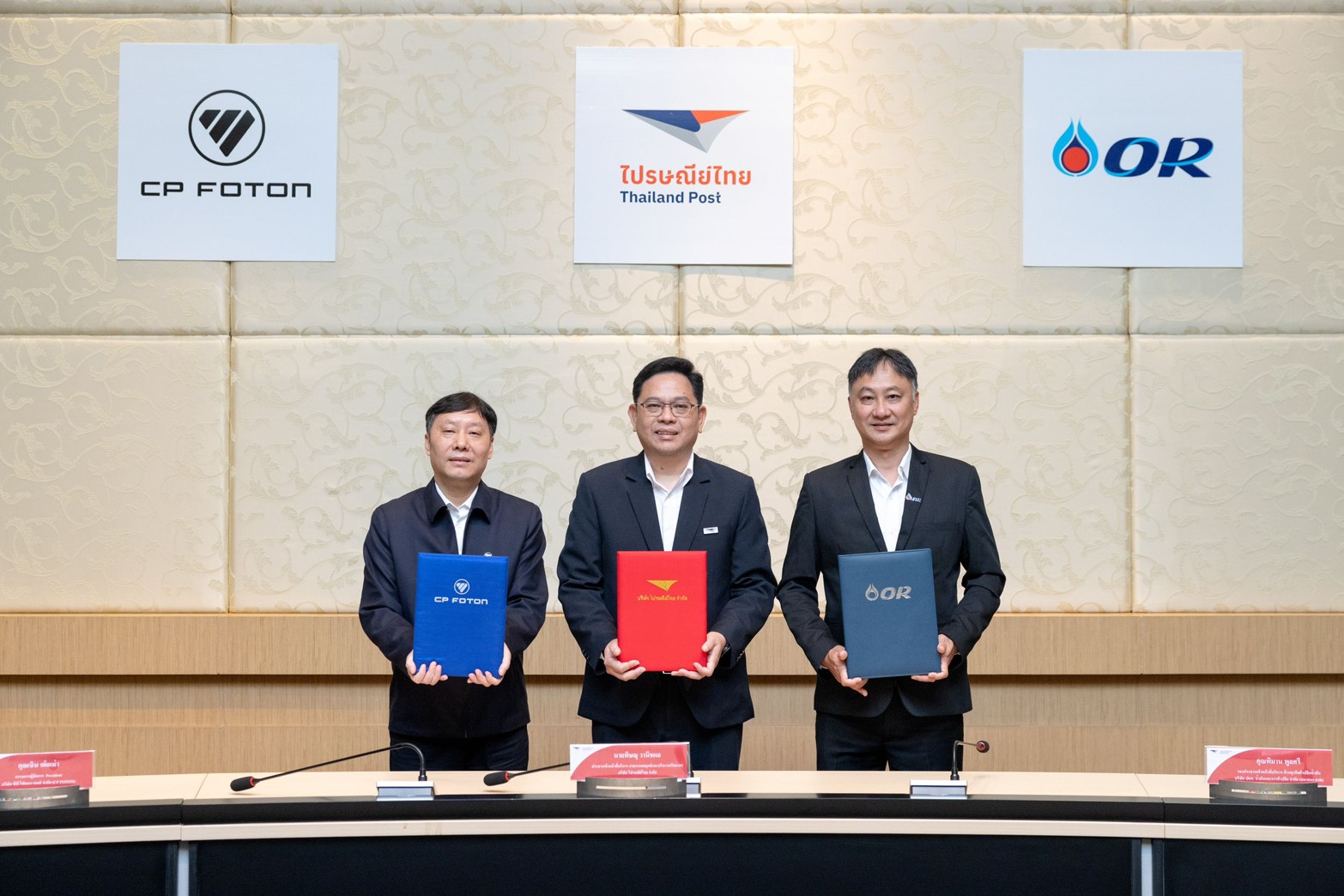 “OR” ร่วมกับ “ไปรษณีย์ไทย” และ “ซีพี โฟตอน” ผลักดัน Green Logistics นำร่องทดสอบรถบรรทุกไฟฟ้า พร้อมขยายโครงข่าย “EV Station PluZ” หนุนขนส่งเชิงพาณิชย์ มุ่งสู่เป้าหมาย Net Zero
