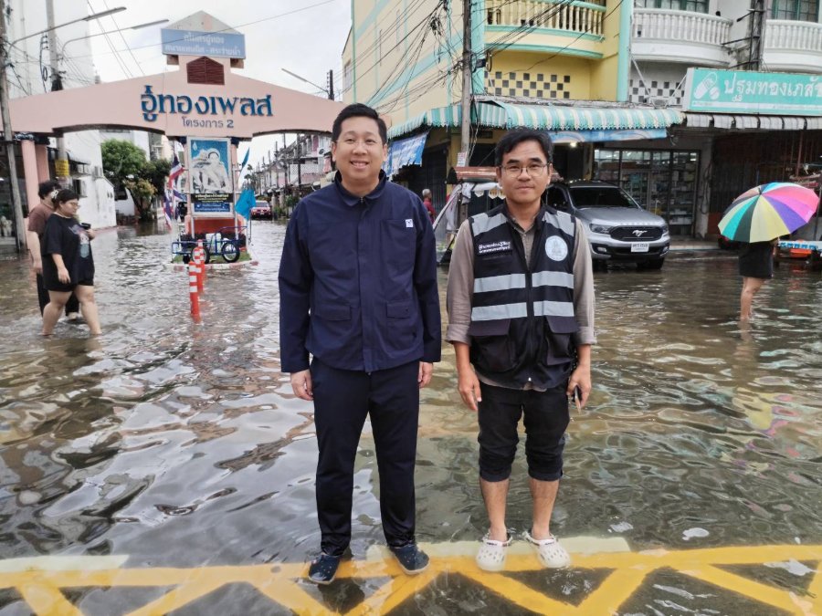 "ภัทร​พงศ์" ไม่พัก นำทีมทางหลวงชนบทลงพื้นที่ปทุมธานีช่วยเหลือผู้ประสบอุทกภัย