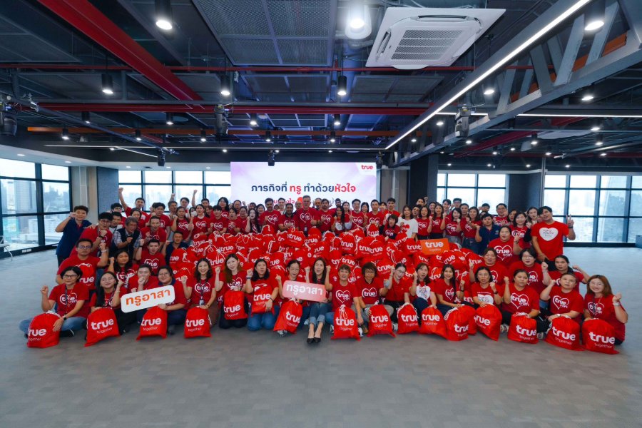 “ทรู” รวมพลังน้ำใจช่วยภัยน้ำท่วม …ผู้บริหาร พนักงานผนึกกำลังส่งถุงกำลังใจ พร้อมดูแลสัญญาณ เคียงข้างชุมชนฝ่าวิกฤตน้ำท่วม