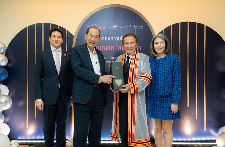 “บุญชัย โชควัฒนา” เข้ารับพระราชทานปริญญานิเทศศาสตรดุษฎีบัณฑิตกิตติมศักดิ์ จุฬาฯ เชิดชูเกียรติเบื้องหลังผู้สร้างแบรนด์ไทย ผ่านวิสัยทัศน์และการสื่อสาร