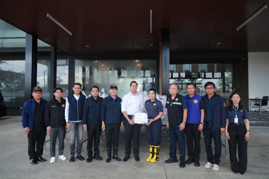 “สรรเพชญ” ลุยส่งต่อถุงยังชีพกว่า 500 ชุด บรรเทาทุกข์น้ำท่วมปทุมธานี หลายครัวเรือนยังเผชิญน้ำท่วมขัง