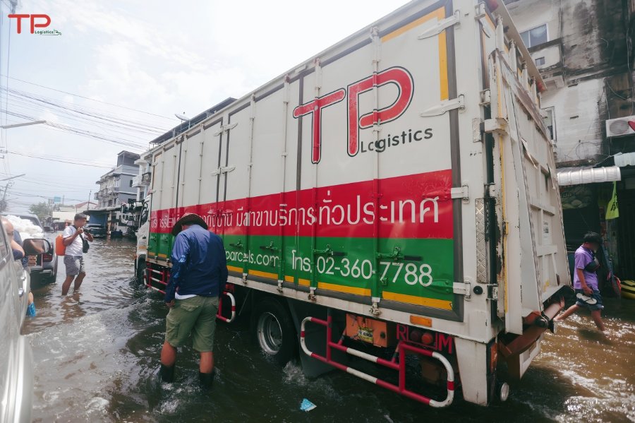 “TP Logistics” ร่วมภารกิจ "เนชั่นปันน้ำใจ" ส่งต่อน้ำใจถึงพี่น้อง ผู้ประสบอุทกภัยในกรุงเทพฯ