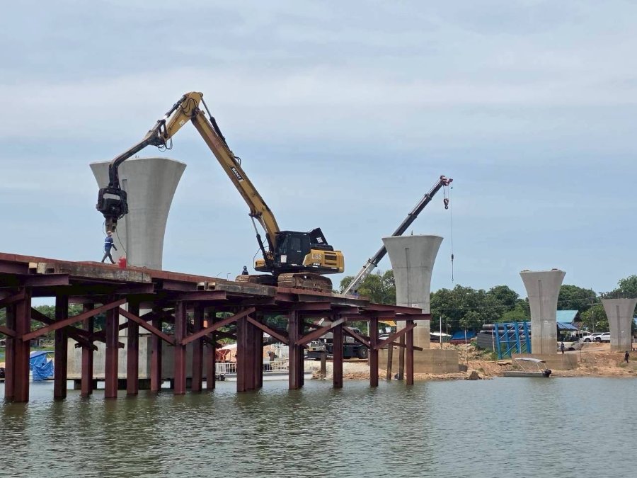 สะพานข้ามอ่างเก็บน้ำลำปาวคืบหน้า 31% เร็วกว่าแผน! ทุ่ม 836 ล้าน เชื่อมสหัสขันธ์–สามชัย ร่นทาง 21 กม. หนุนขนส่ง-ท่องเที่ยว คาดเสร็จปี 71