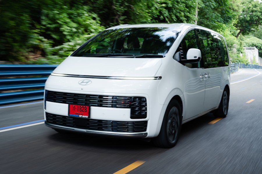 คันใหญ่ แต่ไม่ใช่เรื่องใหญ่หลังพวงมาลัย “The new STARIA Hybrid” ขับง่ายกว่าที่คิด พร้อมพื้นที่ให้ทุกคนเดินทางไปด้วยกัน
